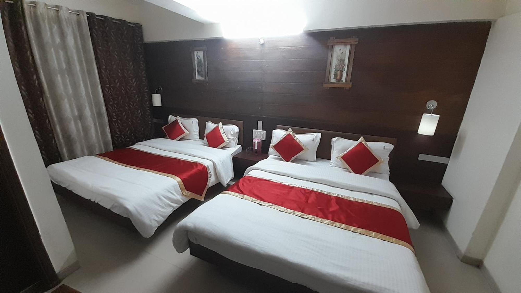 Mahābaleshwar Hotel S K Palace מראה חיצוני תמונה